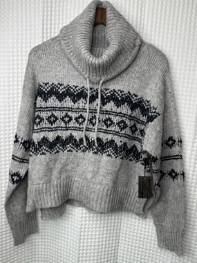 Forever 21 Women’s Large Gray Navy Fair Isle Cowl Neck Sweater NWT